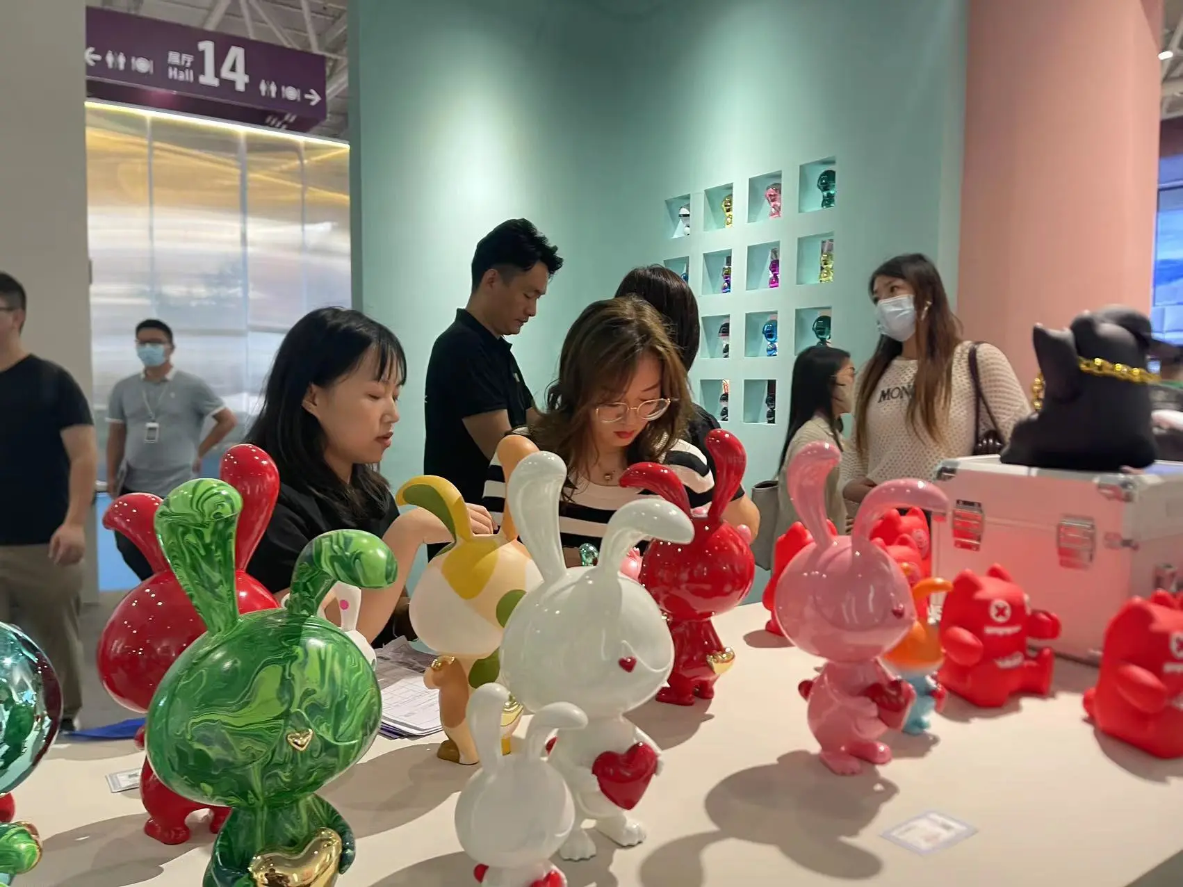 LOVE U TU: Love and Design Meet at Shenzhen’s ARTXR Trendy Art Exhibition