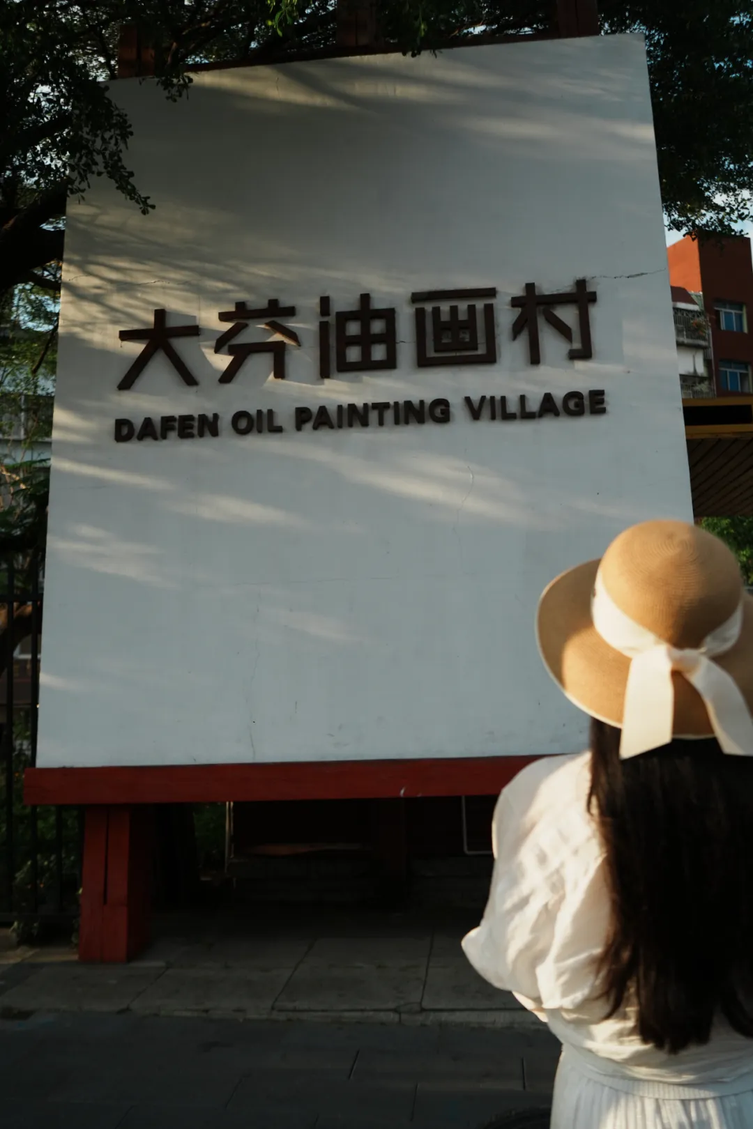 An unmissable tour of Dafen Oil Painting Village, explore by sightseeing bus!