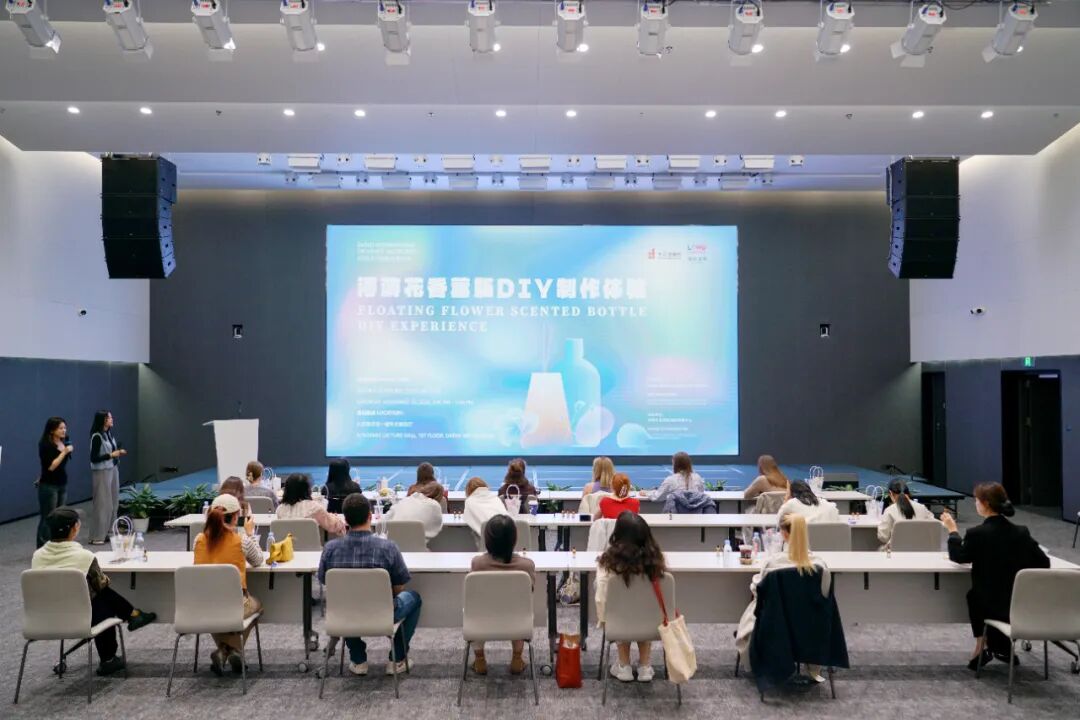 Using Art as a Bridge, Sharing Sentiments Through Fragrance — A Review of the 2025 Dafen International Exchange Salon
